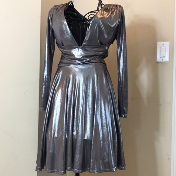 STUNNING Halston Heritage Plunging V-Neck Gray Metallic Long Sleeve Dress - Picture 3 of 12